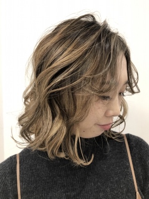 ショートでも似合う大人バレイヤージュ！